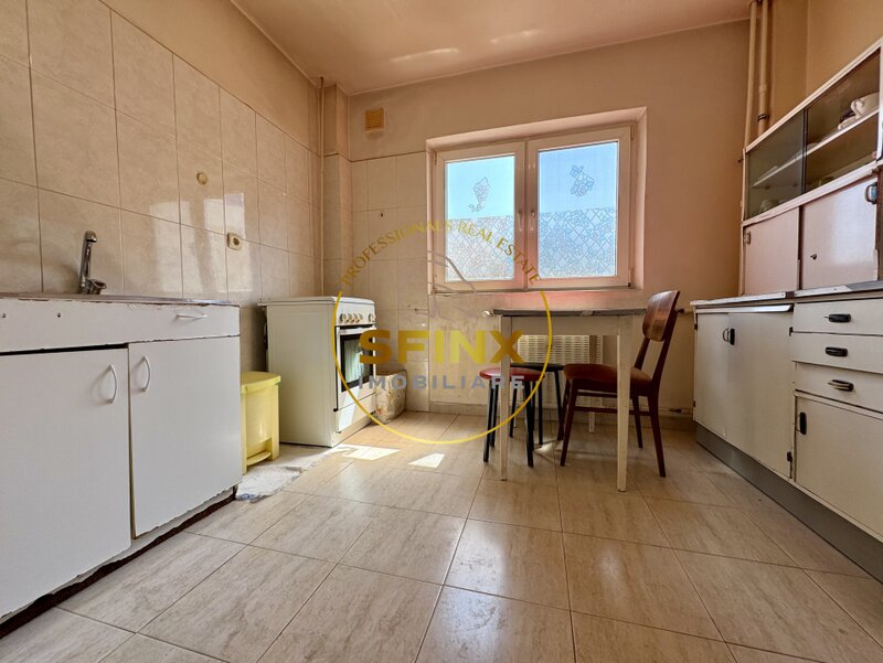 Iancului, 2 camere decomandat, logie 9.4 mp, 1979.