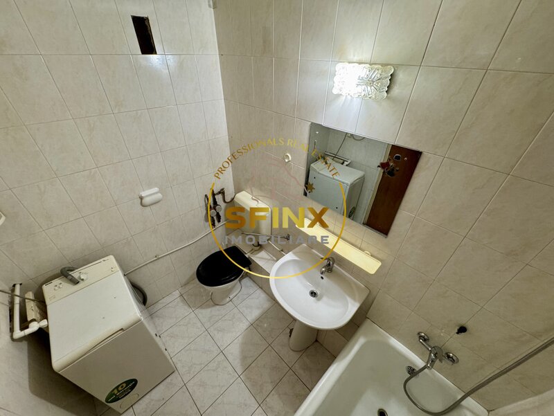 Iancului, 2 camere decomandat, logie 9.4 mp, 1979.